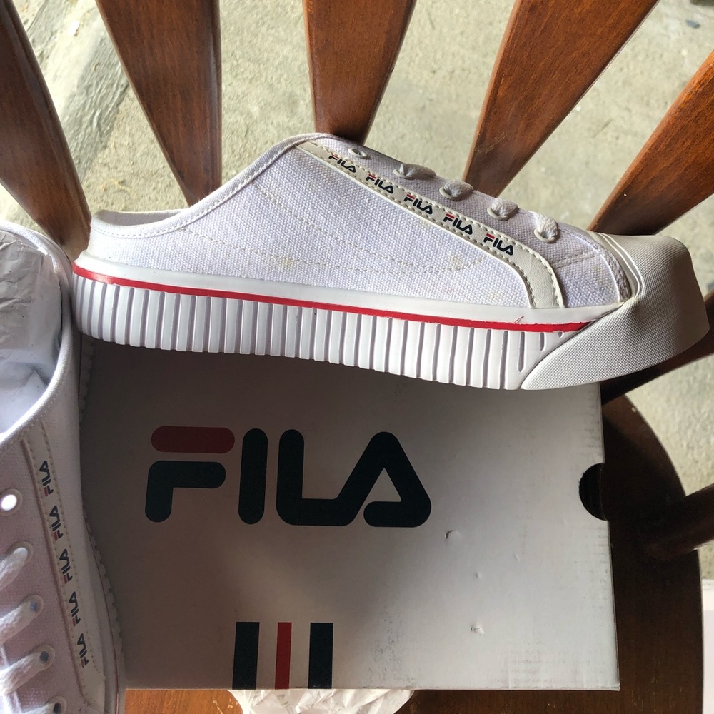 Fila Womens center court g mule Closed Toe Mules
